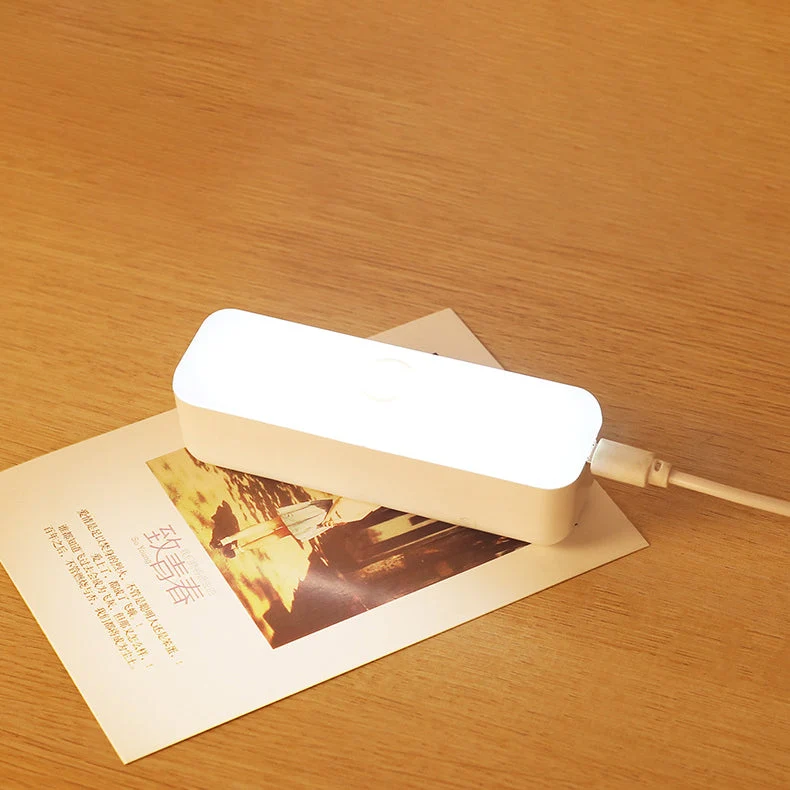 Skanto | Moderne Minimalistische Wiederaufladbare Magnetische Saug-Kunststoffstreifen Rechteckige LED Wandlampe Nachtlicht für Arbeitszimmer