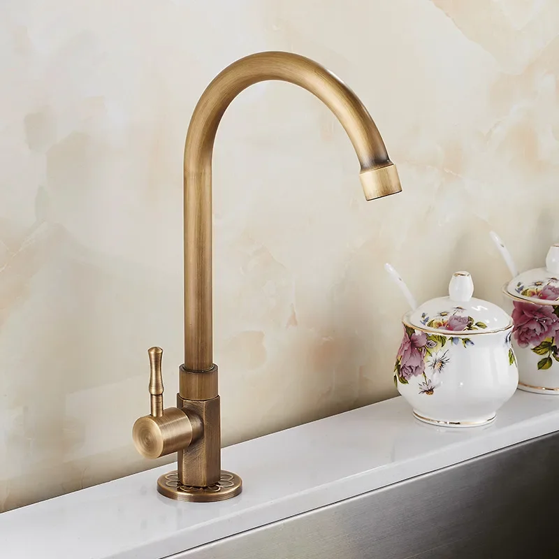 Skanto | Elegante Schwanenhals-Küchenarmaturen aus antikem Messing