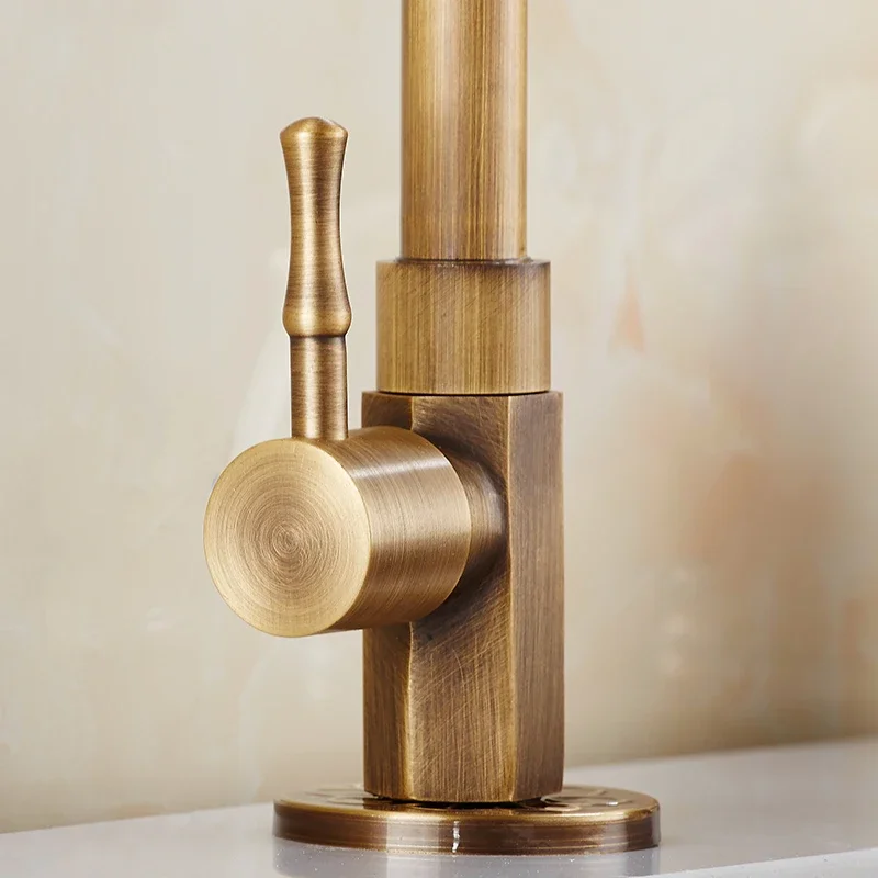 Skanto | Elegante Schwanenhals-Küchenarmaturen aus antikem Messing