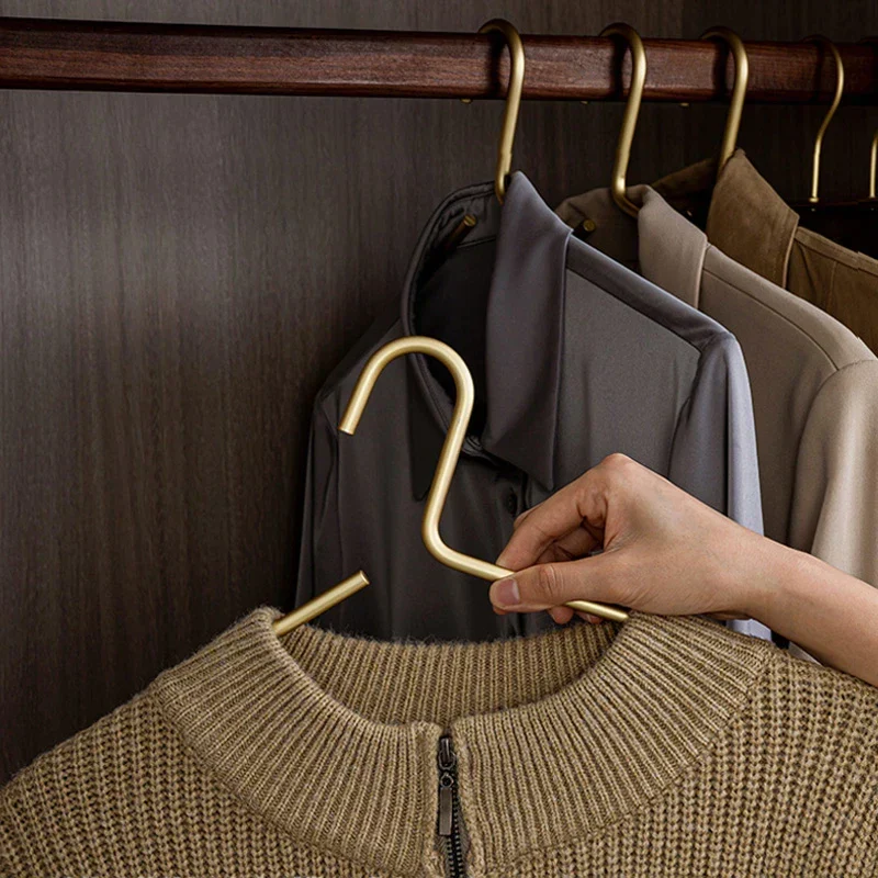 Skanto | 5er-Set Kleiderbügel aus massivem mattem Gold/Silber │ Nahtloser Metall-Kleiderschrank-Organizer