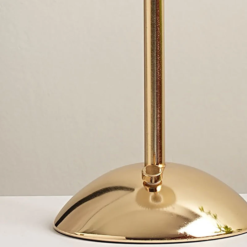 Skanto | Moderne Skandinavische Wiederaufladbare Eisen Stoff Kegel Plissierte LED Tischlampe für den Nachttisch