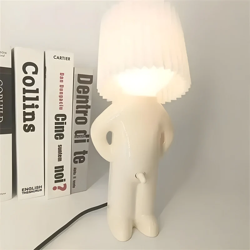 Skanto | Skanto Sassy Boy Kreative Tischlampe – Einzigartige Beleuchtung für Schlaf- und Wohnzimmer