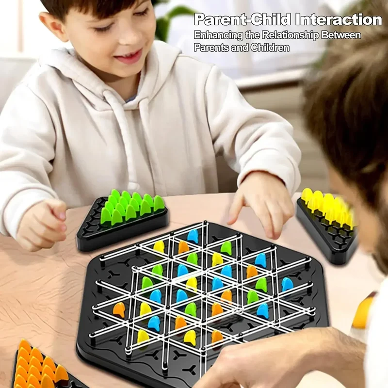 Dreieck-Strategie-Schachspiel für 2-4 Spieler – Familienspaß-Brettspiel für Kinder & Erwachsene mit Gummiband-Herausforderung