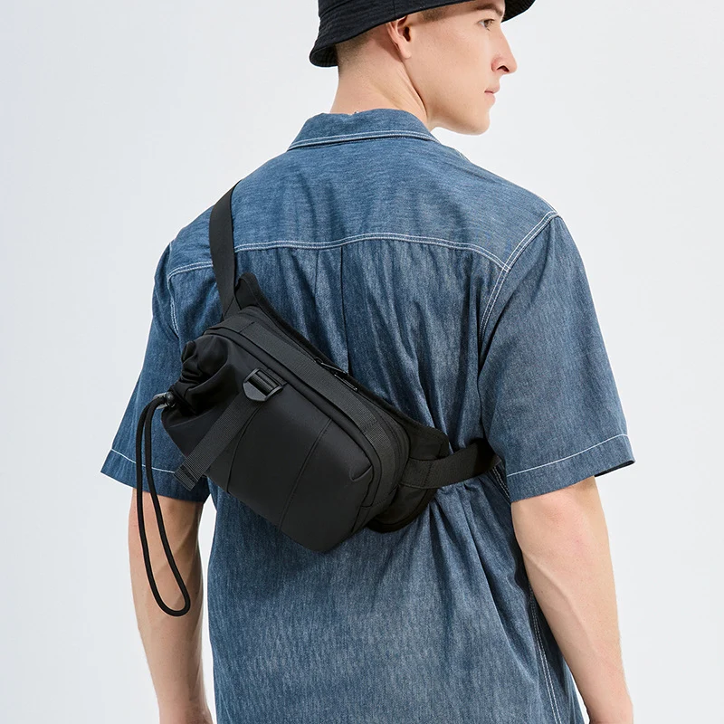 Kompakte Sling Bag mit Kordelzug Skanto