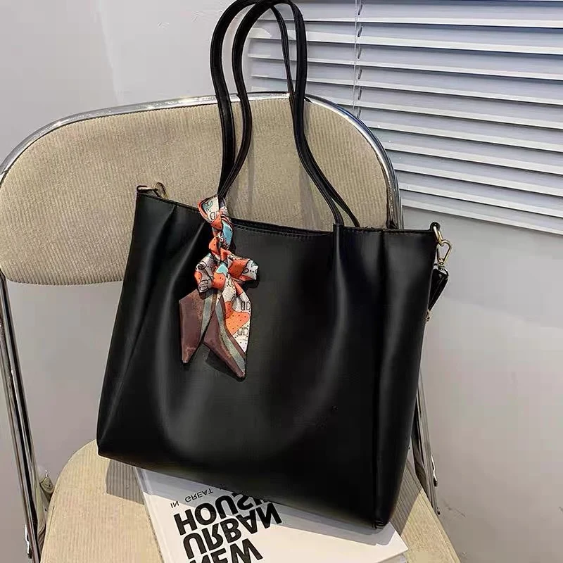 Moderne Handtasche mit verstellbarem Schultergurt Skanto