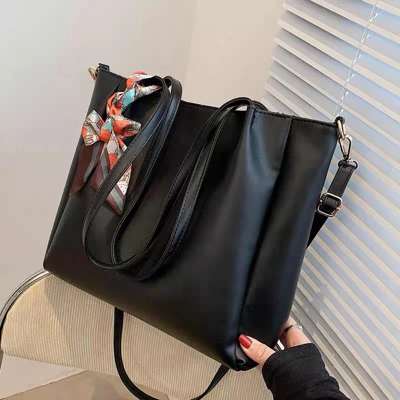 Moderne Handtasche mit verstellbarem Schultergurt Skanto