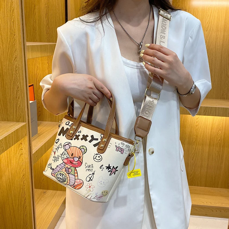 Kreative Handtasche im farbenfrohen Kunststil Skanto