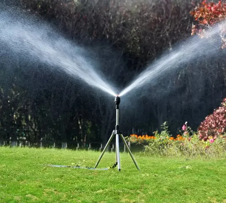 HydroSpin™ | Drehbarer Sprinkler mit Stativ
