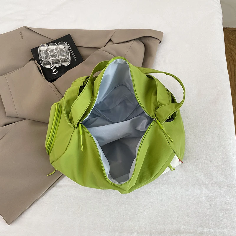 Stylische Umhängetasche mit modernen Designelementen Skanto