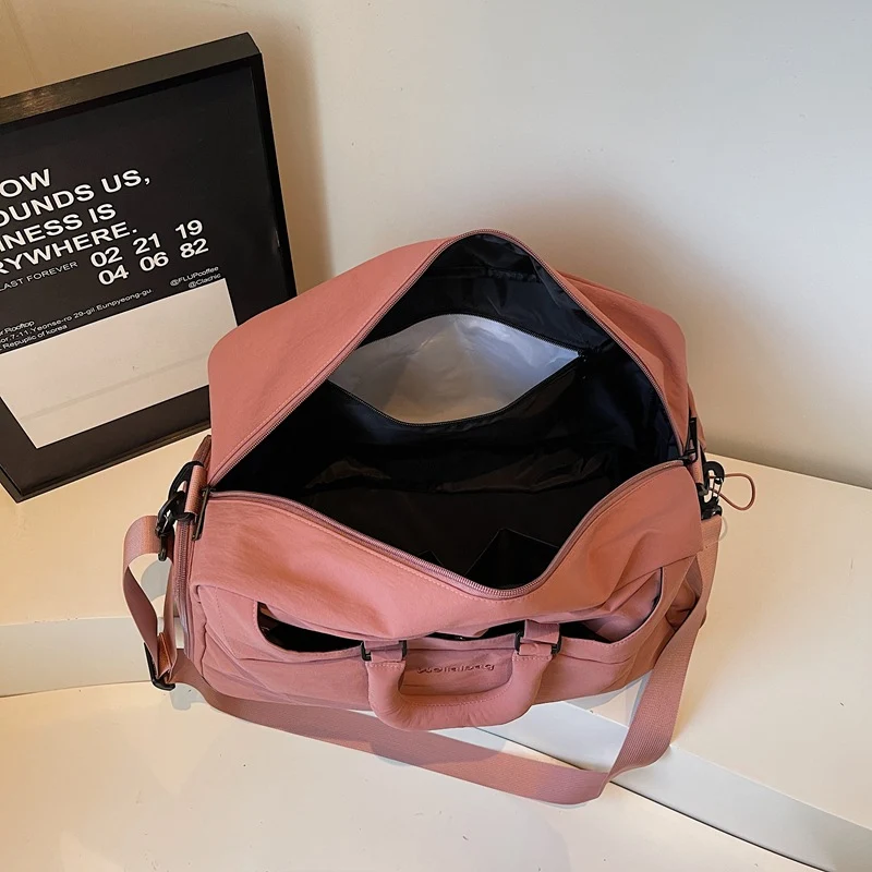 Stylische Sport- und Reisetasche mit geräumigem Innenraum Skanto