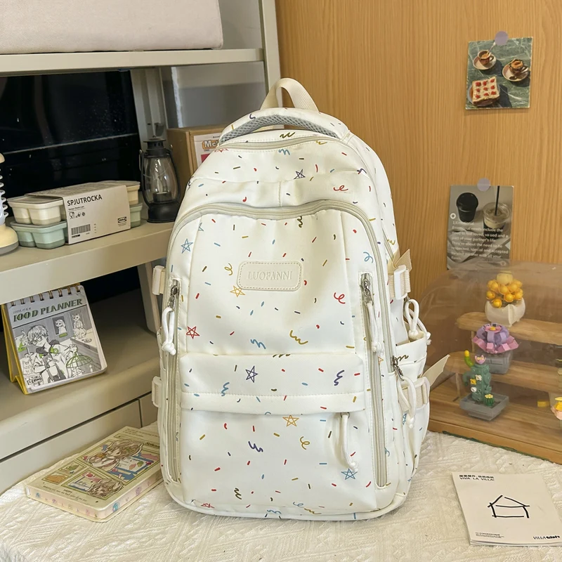 Rucksack mit Sternenverzierung und vielen Fächern