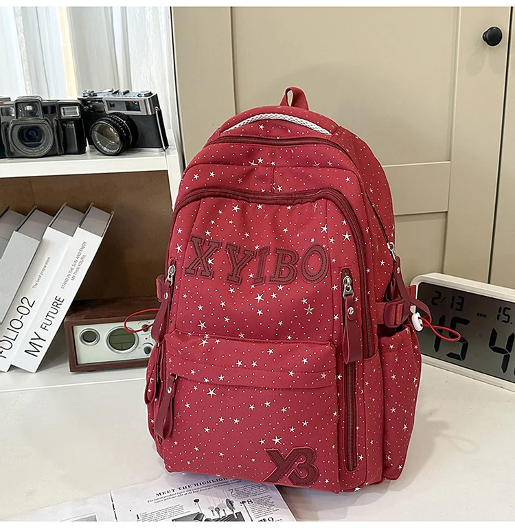 Schulrucksack mit Sternenverzierung und vielen Fächern