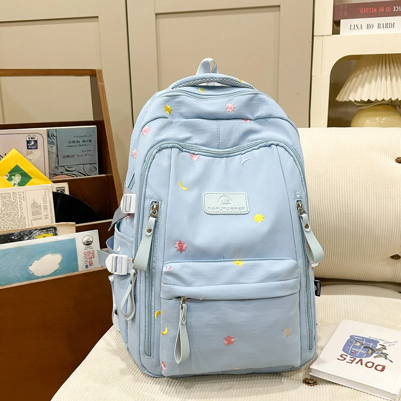 Schulrucksack mit Grafik-Verzierung und vielen Fächern