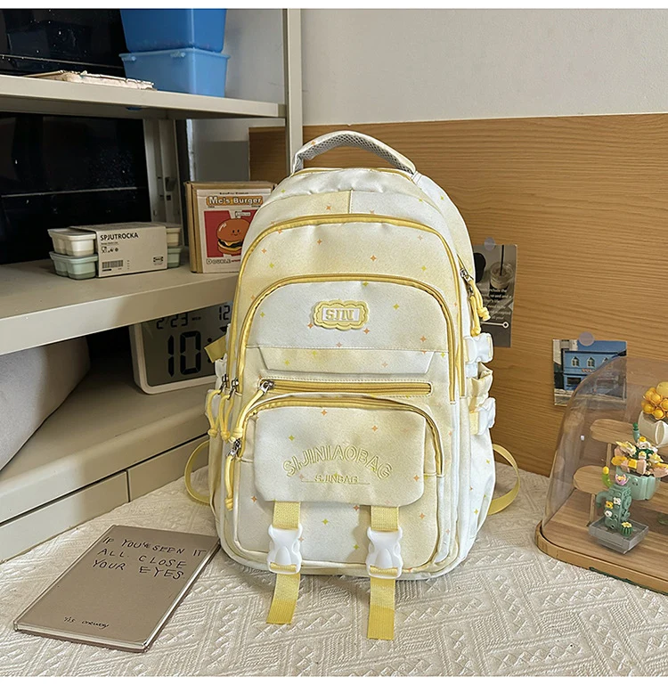 Schulrucksack mit Galaxie-Design und vielen Fächern