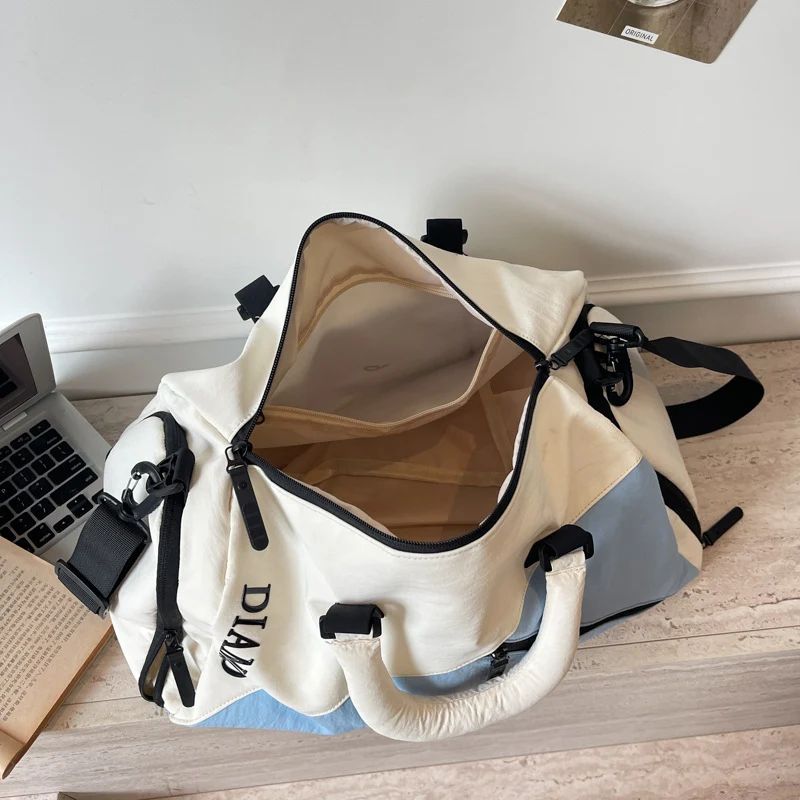 Sportliche Reisetasche mit mehreren Fächern und strapazierfähigem Material Skanto