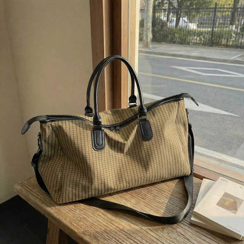 Sportliche Reisetasche mit stilvollem Karomuster Skanto