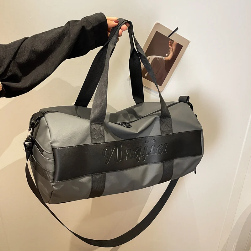 Sportliche Reisetasche aus robustem und wasserabweisendem Material Skanto