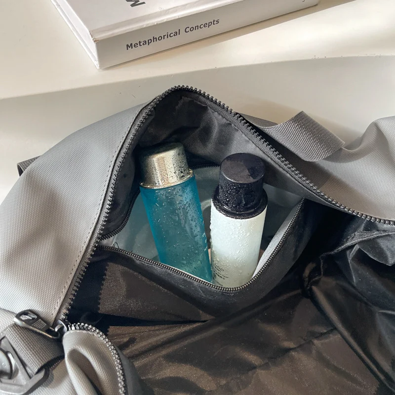 Sportliche Reisetasche aus robustem und wasserabweisendem Material Skanto