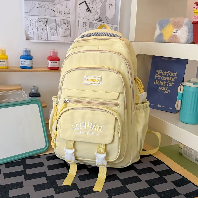 Lässiger Schulrucksack mit vielen Taschen