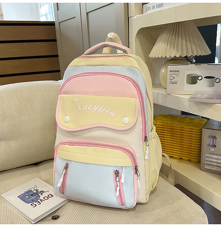Lässiger Schulrucksack mit vielen Taschen