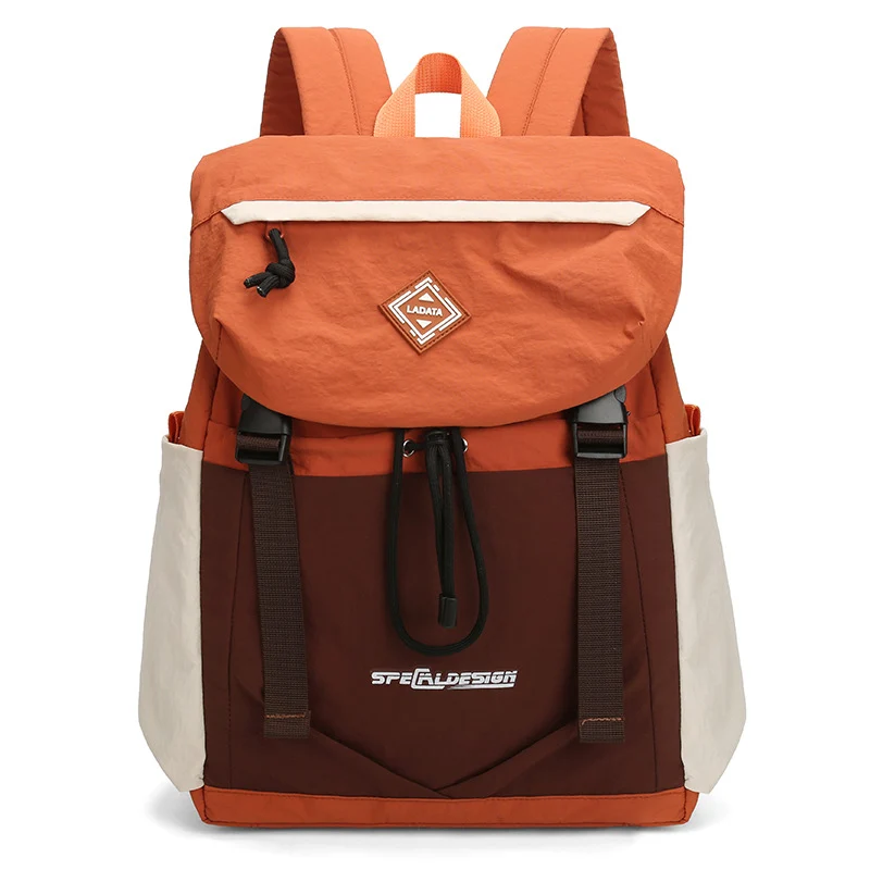 Lässiger Abenteuer-Schulrucksack mit vielen Fächern