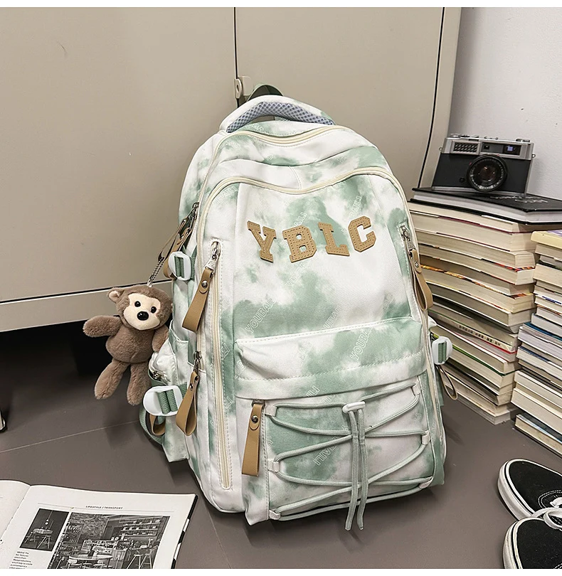 Schultasche mit mehreren Fächern und Wolkenmuster