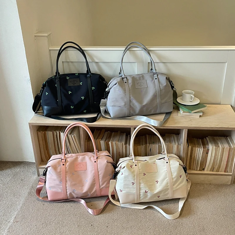 Sportliche Reisetasche mit elegantem Design und multifunktionalen Taschen Skanto