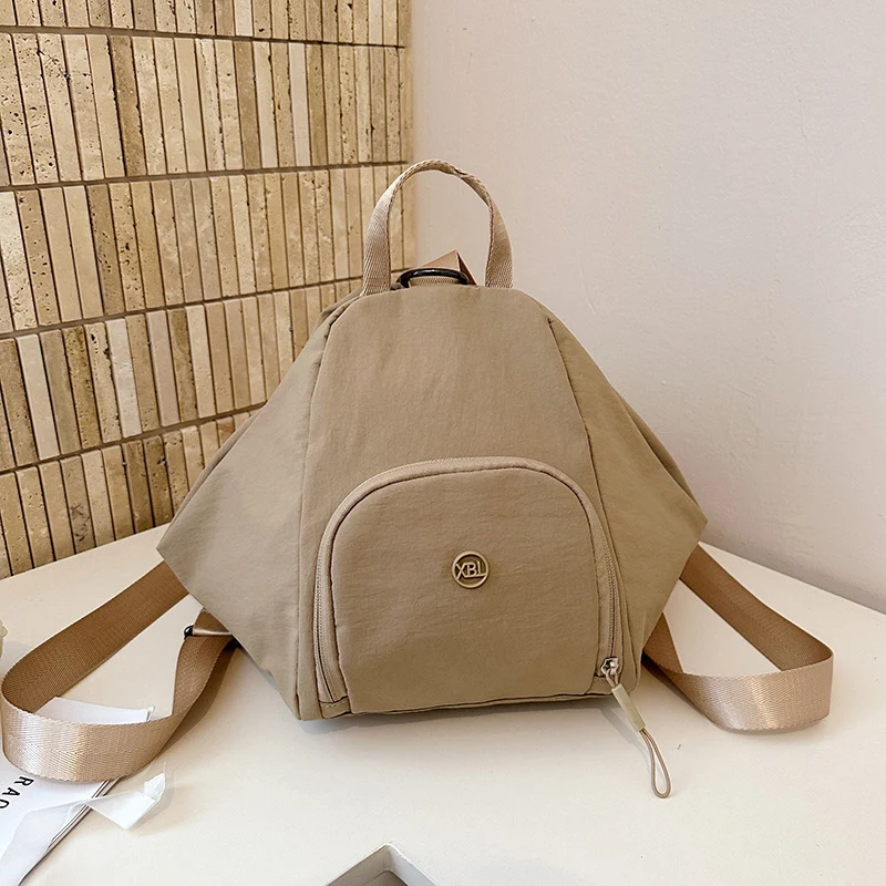 Moderner dreieckiger Alltags-Schulrucksack