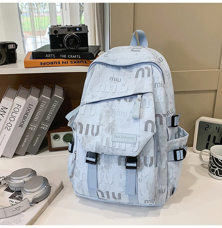 Moderner Schulrucksack mit Grafikdruck