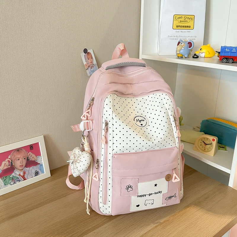 Niedlicher Schulrucksack mit Tupfenmuster