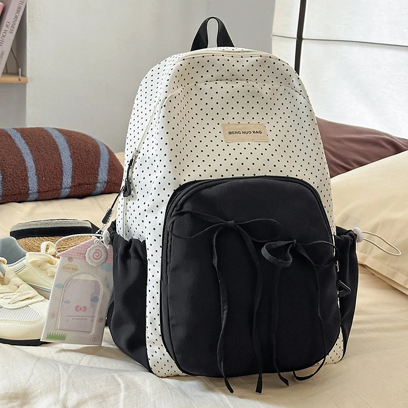 Minimalistischer gepunkteter Schulrucksack