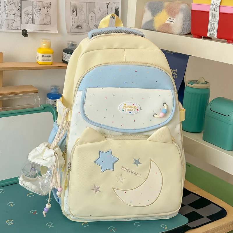 Niedlicher Schulrucksack mit mehreren Fächern im Charakter-Design