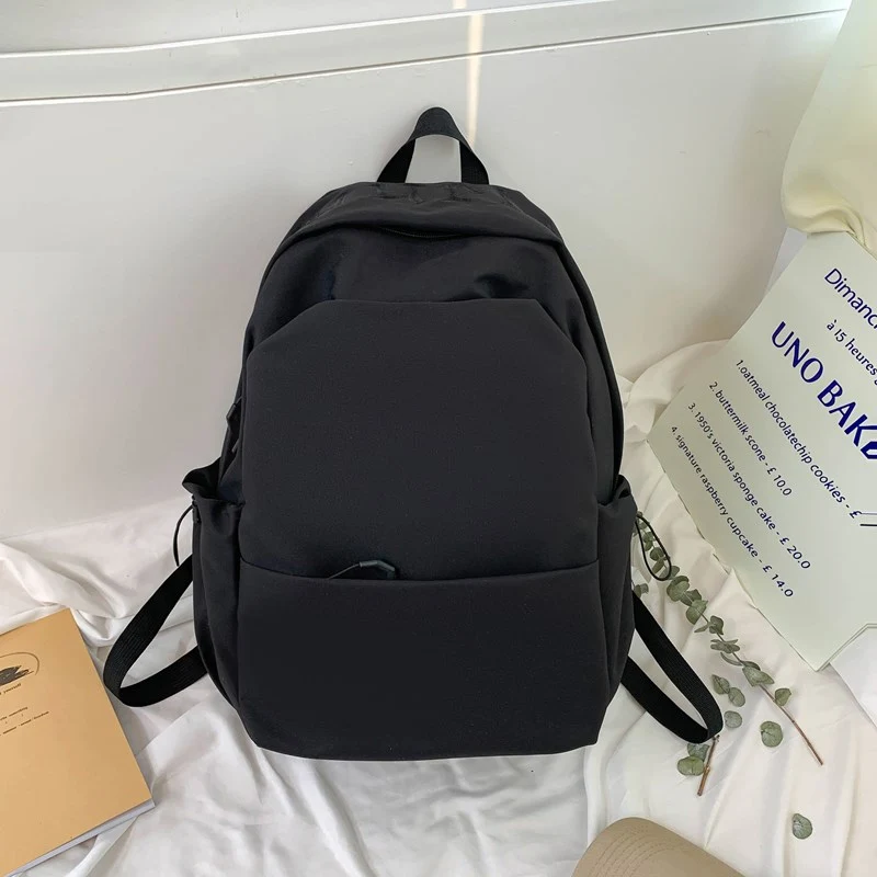 Niedliche Schultasche im Charakter-Design