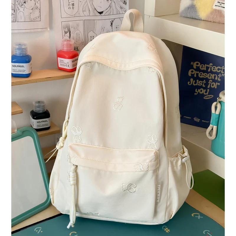 Niedlicher Schulrucksack mit Charakter-Stickerei