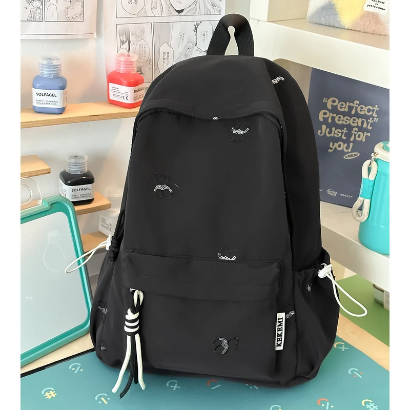 Niedlicher Schulrucksack mit Charakter-Stickerei