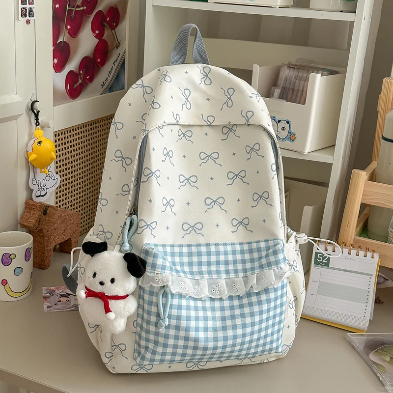 Niedlicher Schulrucksack mit Charakter-Applikationen