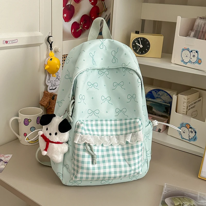 Niedlicher Schulrucksack mit Charakter-Applikationen