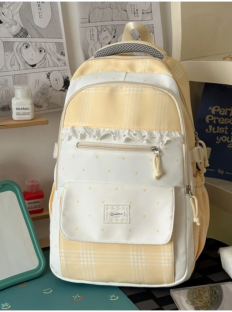 Niedlicher karierter Schulrucksack