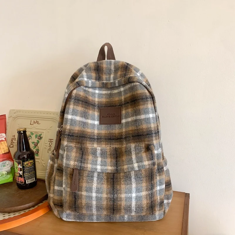 Funktionaler karierter Schulrucksack