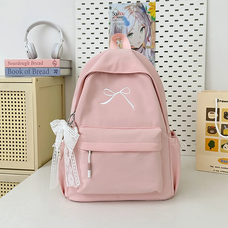 Minimalistischer Schulrucksack mit Schleifendetail
