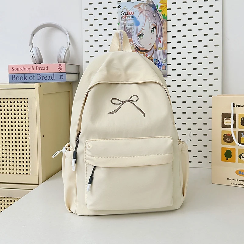Minimalistischer Schulrucksack mit Schleifendetail