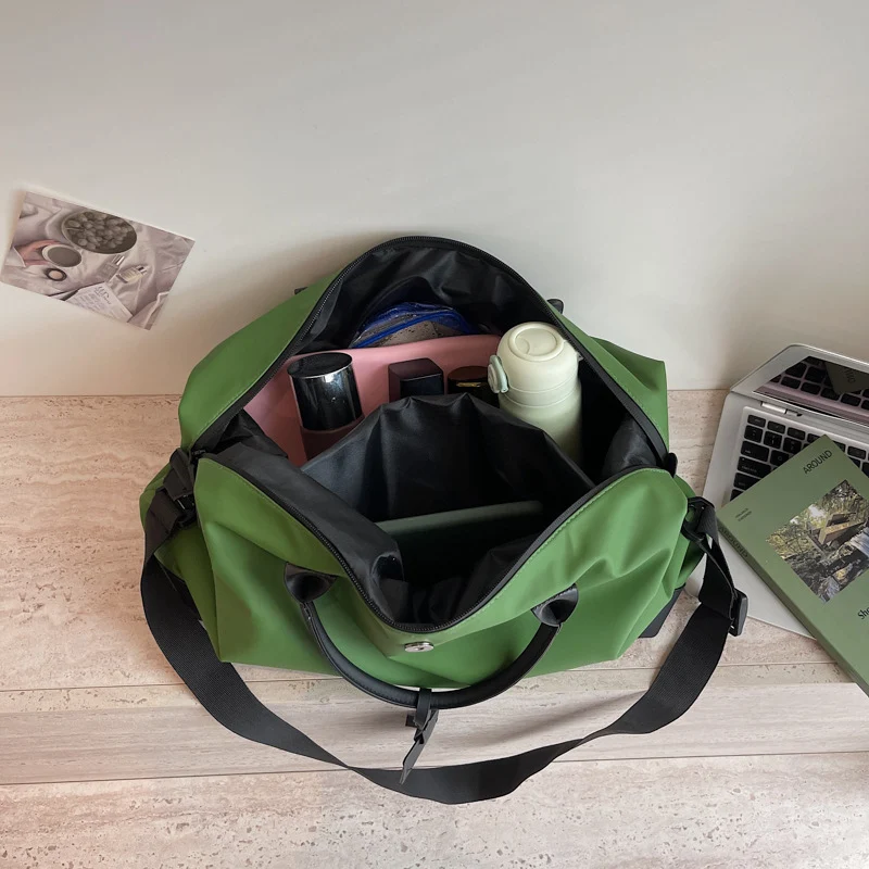 Elegante Reisetasche aus strapazierfähigem Material mit verstellbarem Schultergurt Skanto