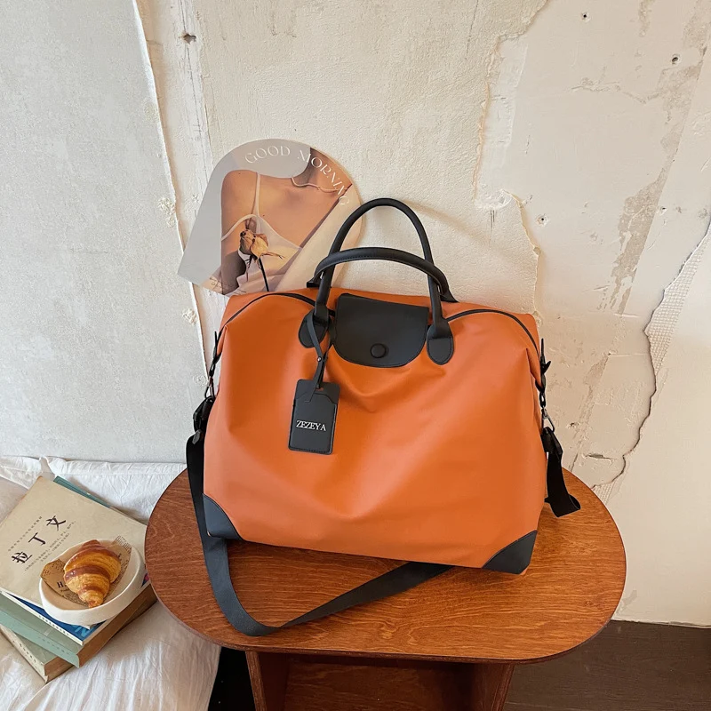 Elegante Reisetasche aus strapazierfähigem Material mit verstellbarem Schultergurt Skanto