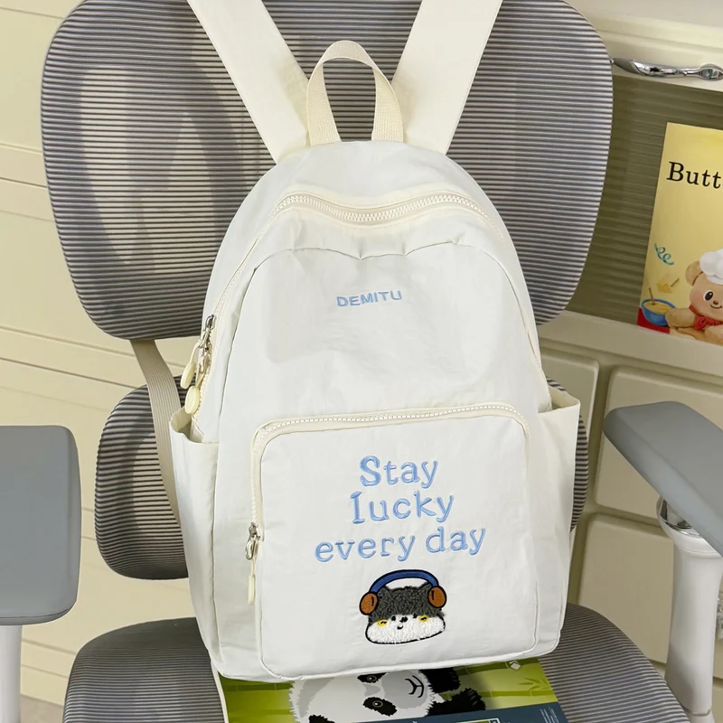 Bestickter Schulrucksack mit lustigem Charakter