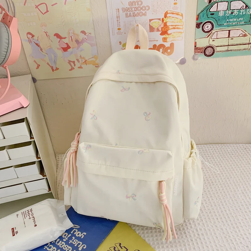 Bestickter Schulrucksack mit Blumenmuster