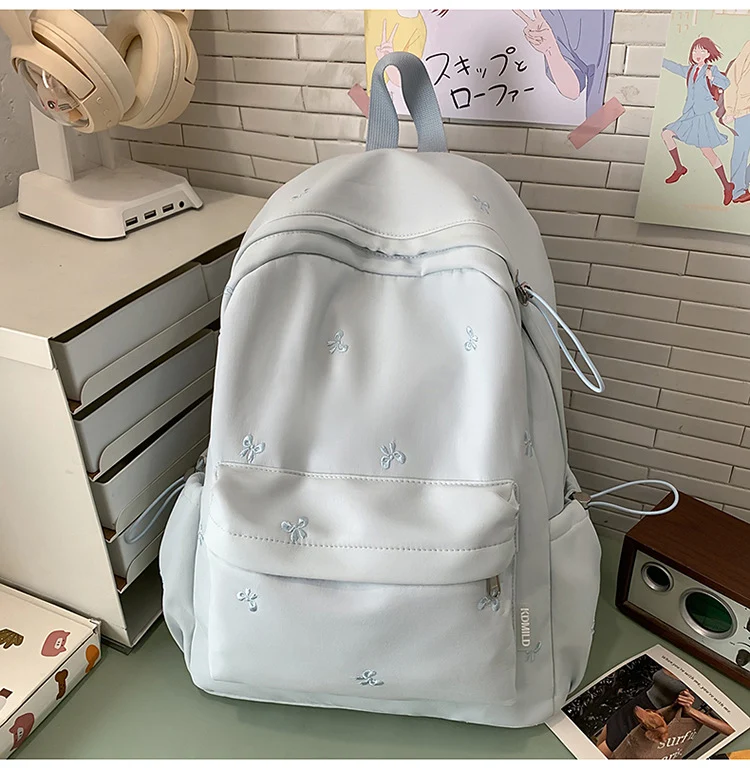 Bestickter Schulrucksack mit Blumenmuster