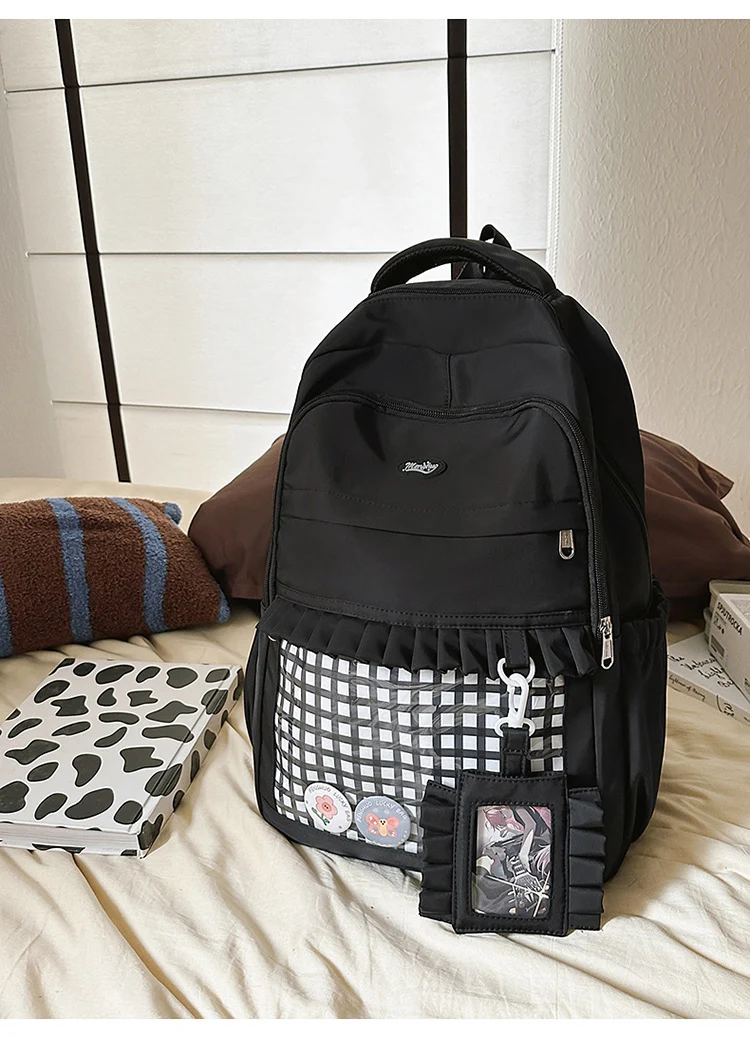 Klassischer stylischer Schulrucksack mit vielen Fächern