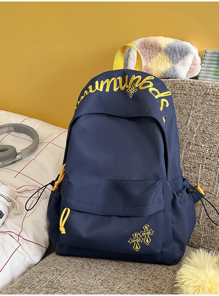 Lässiger Canvas-Schulrucksack mit vielen Fächern