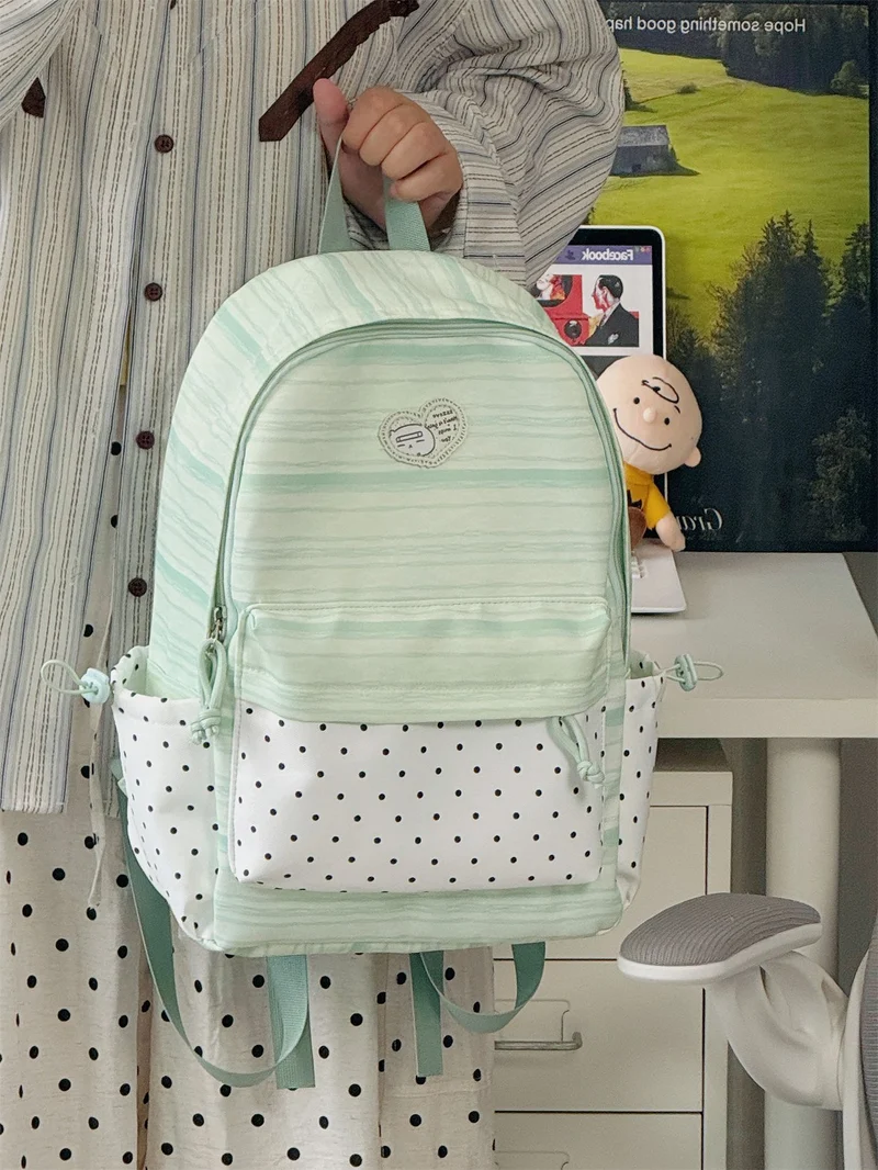 Leichter Wander-Schulrucksack mit mehreren Taschen