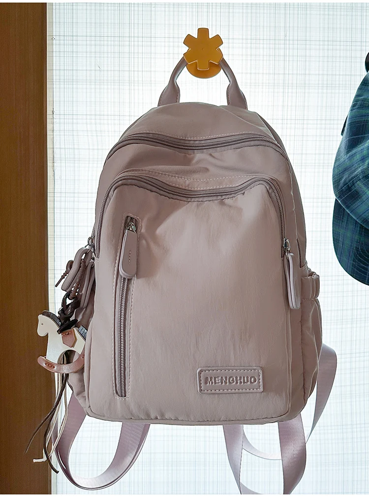 Kompakter Reise-Schulrucksack mit vielen Fächern
